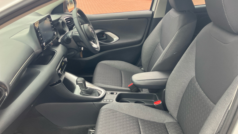 Toyota Yaris 1.5 Hybrid Design 5dr CVT Hybrid Hatchback